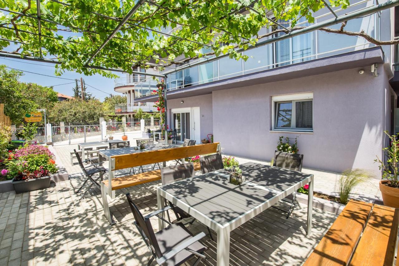 Linden Apartments Potos Bagian luar foto