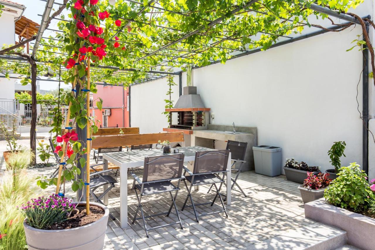 Linden Apartments Potos Bagian luar foto