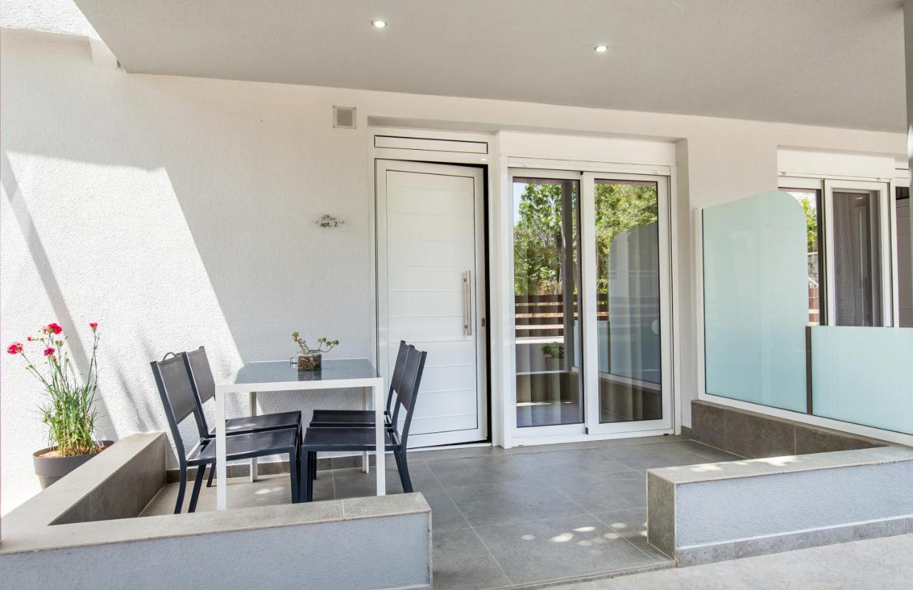 Linden Apartments Potos Bagian luar foto